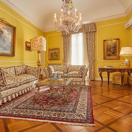 Dimora Dei Leoni Apartment Palermo Bagian luar foto